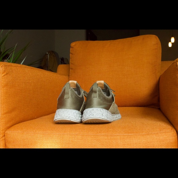 NEW BALANCE MENS GREEN SNEAKERS - Picture 3 of 5